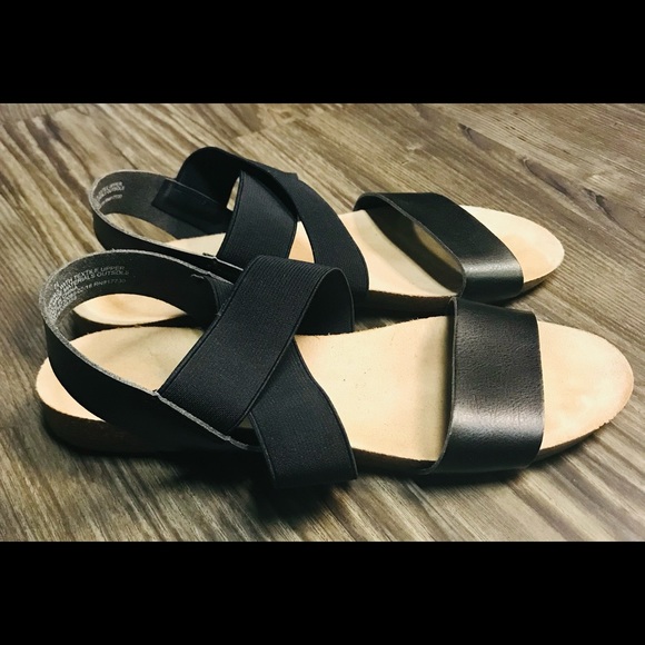 Universal Thread Strappy Sandal - Picture 3 of 3